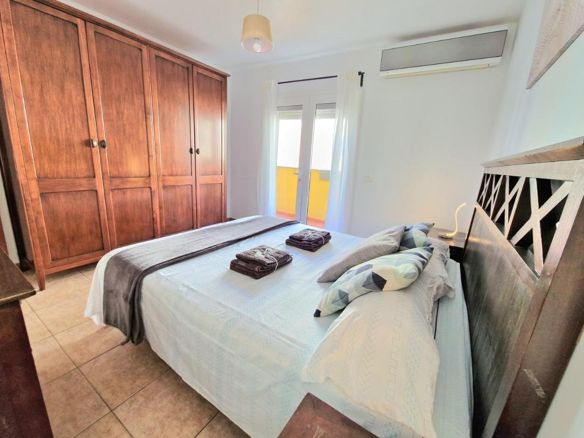 فيلا Spacious Chalet Next To The Sea - Airport سان إيسيذرو المظهر الخارجي الصورة