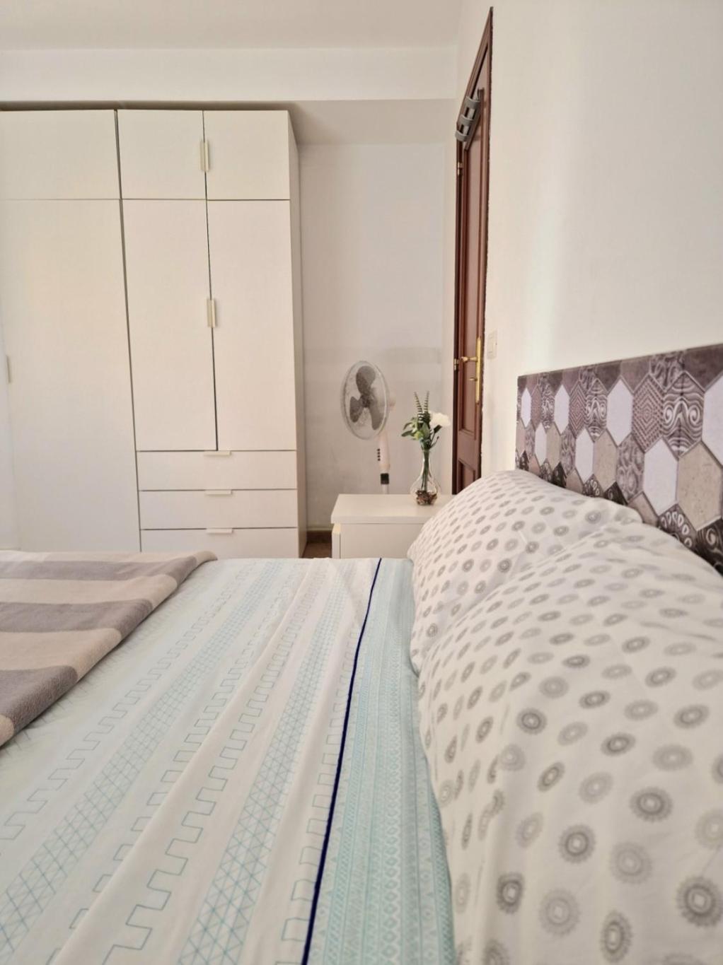 فيلا Spacious Chalet Next To The Sea - Airport سان إيسيذرو المظهر الخارجي الصورة